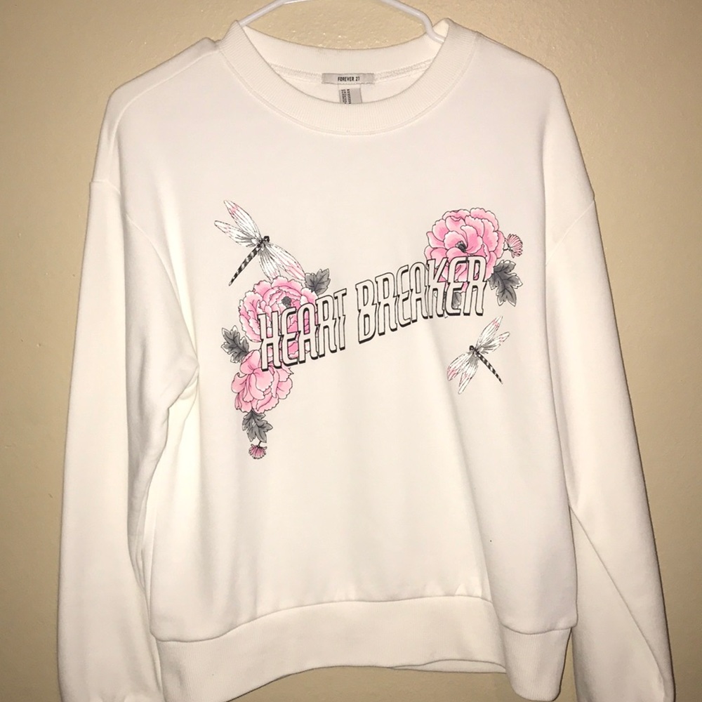 A crewneck that says heart breaker